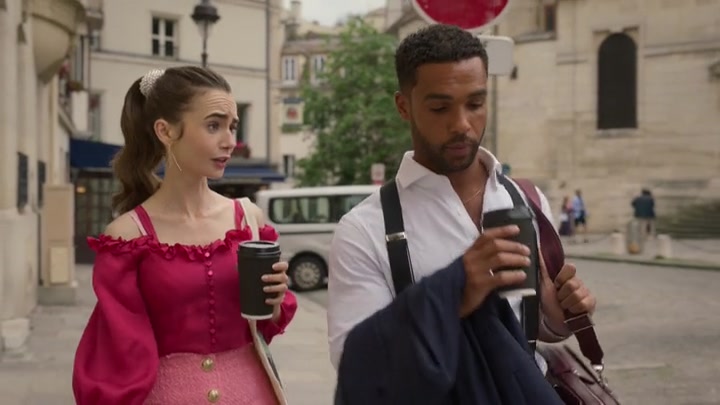 Emily_in_Paris_S02E07_WEBRip_x264-ION10_0709.jpg