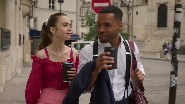 Emily_in_Paris_S02E07_WEBRip_x264-ION10_0714.jpg