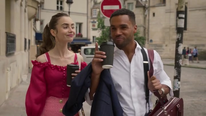 Emily_in_Paris_S02E07_WEBRip_x264-ION10_0715.jpg