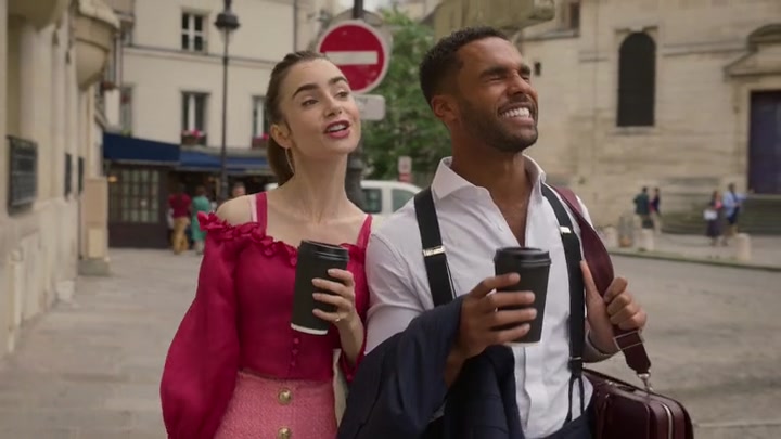 Emily_in_Paris_S02E07_WEBRip_x264-ION10_0718.jpg