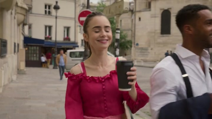 Emily_in_Paris_S02E07_WEBRip_x264-ION10_0720.jpg