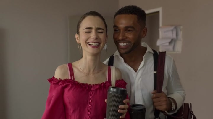 Emily_in_Paris_S02E07_WEBRip_x264-ION10_0740.jpg