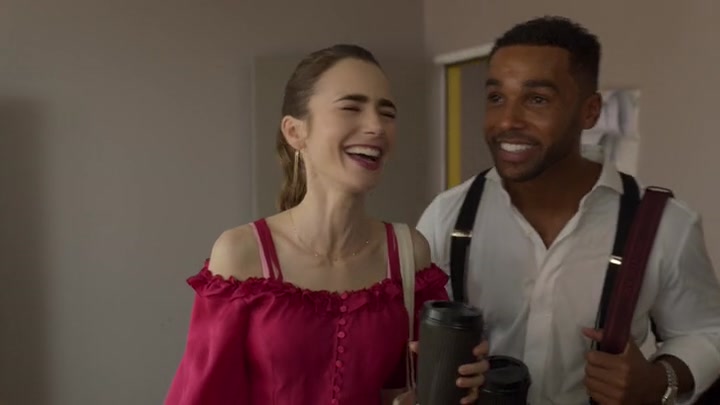 Emily_in_Paris_S02E07_WEBRip_x264-ION10_0741.jpg