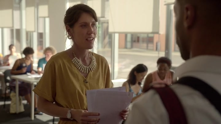 Emily_in_Paris_S02E07_WEBRip_x264-ION10_0743.jpg