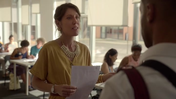 Emily_in_Paris_S02E07_WEBRip_x264-ION10_0748.jpg