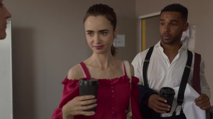 Emily_in_Paris_S02E07_WEBRip_x264-ION10_0756.jpg