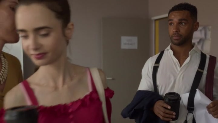 Emily_in_Paris_S02E07_WEBRip_x264-ION10_0757.jpg
