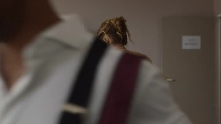 Emily_in_Paris_S02E07_WEBRip_x264-ION10_0760.jpg