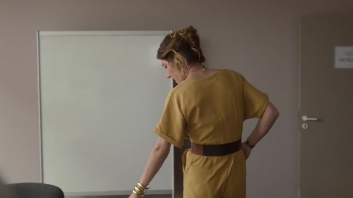 Emily_in_Paris_S02E07_WEBRip_x264-ION10_0761.jpg