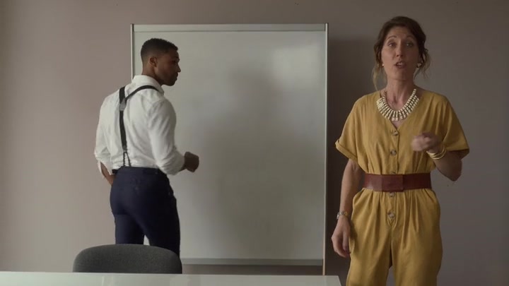 Emily_in_Paris_S02E07_WEBRip_x264-ION10_0779.jpg