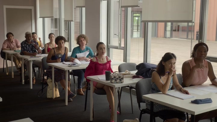 Emily_in_Paris_S02E07_WEBRip_x264-ION10_0780.jpg