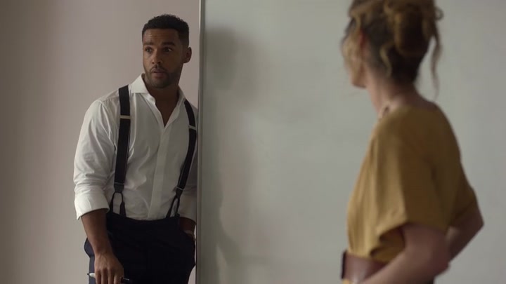 Emily_in_Paris_S02E07_WEBRip_x264-ION10_0797.jpg