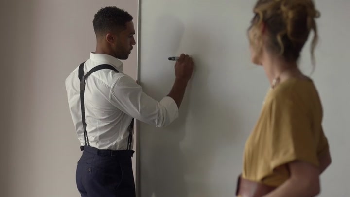 Emily_in_Paris_S02E07_WEBRip_x264-ION10_0803.jpg Emily_in_Paris_S02E07_WEBRip_x264-ION10_0803.jpg