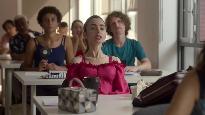 Emily_in_Paris_S02E07_WEBRip_x264-ION10_0809.jpg