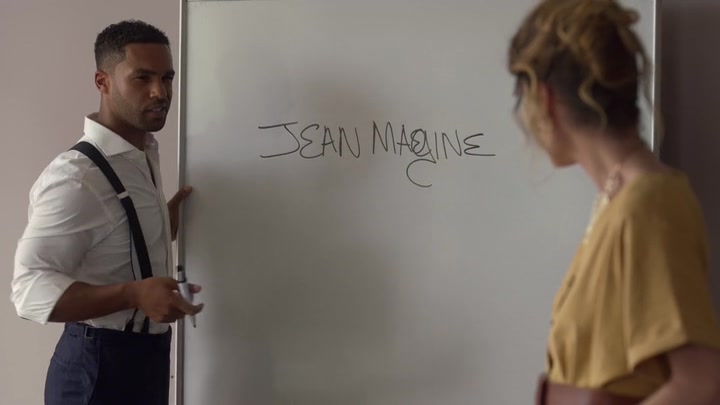 Emily_in_Paris_S02E07_WEBRip_x264-ION10_0825.jpg