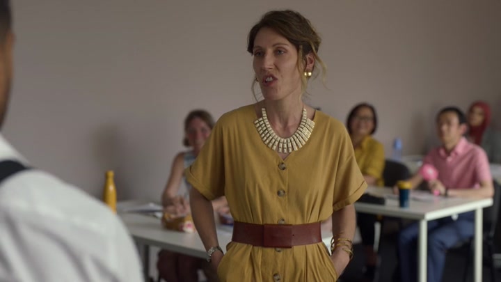 Emily_in_Paris_S02E07_WEBRip_x264-ION10_0827.jpg