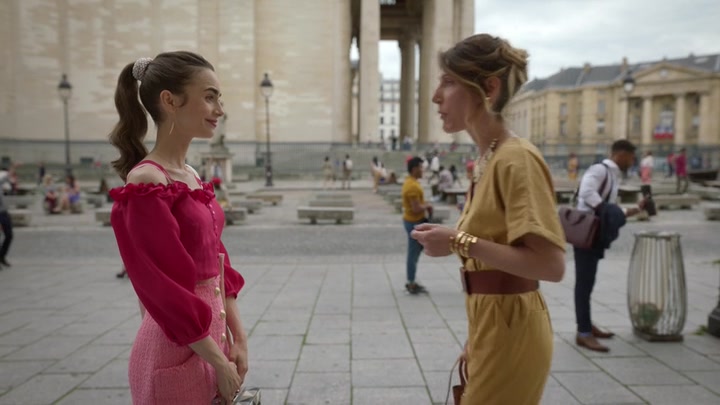 Emily_in_Paris_S02E07_WEBRip_x264-ION10_0926.jpg