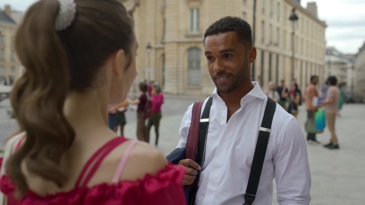 Emily_in_Paris_S02E07_WEBRip_x264-ION10_0944.jpg