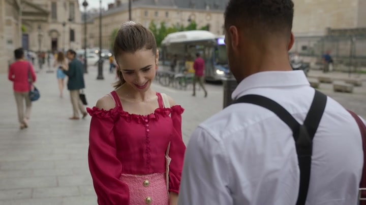 Emily_in_Paris_S02E07_WEBRip_x264-ION10_0947.jpg