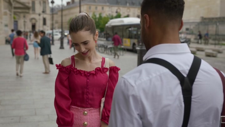 Emily_in_Paris_S02E07_WEBRip_x264-ION10_0948.jpg