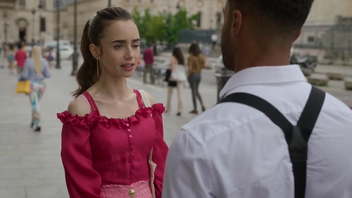 Emily_in_Paris_S02E07_WEBRip_x264-ION10_0970.jpg