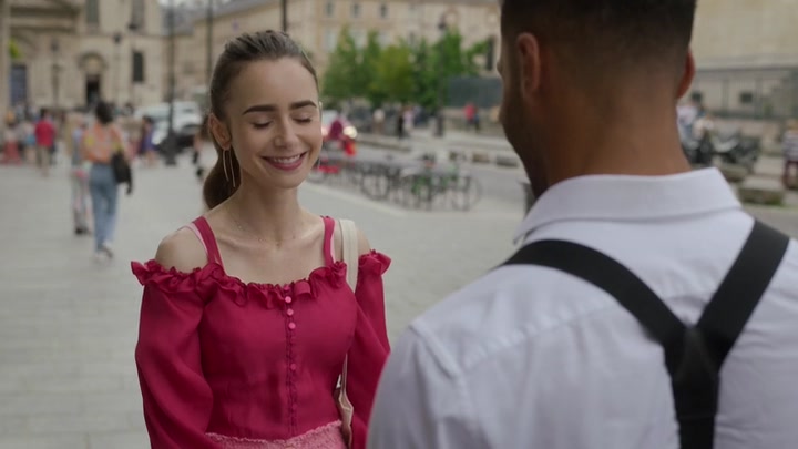 Emily_in_Paris_S02E07_WEBRip_x264-ION10_0975.jpg