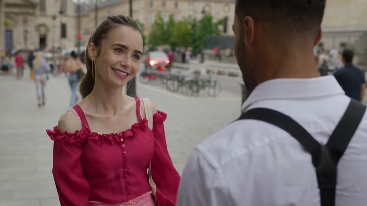Emily_in_Paris_S02E07_WEBRip_x264-ION10_0978.jpg