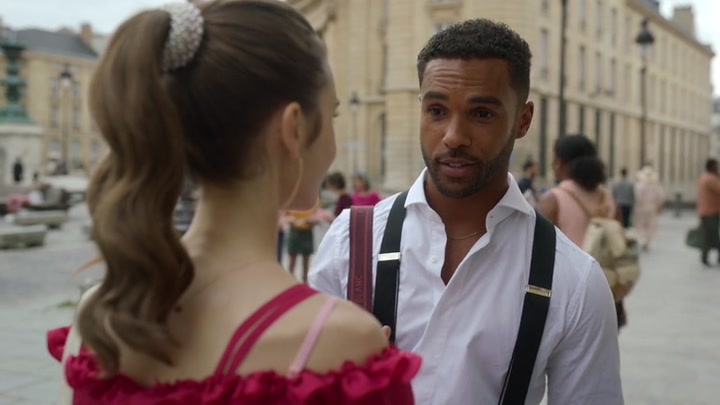Emily_in_Paris_S02E07_WEBRip_x264-ION10_0983.jpg