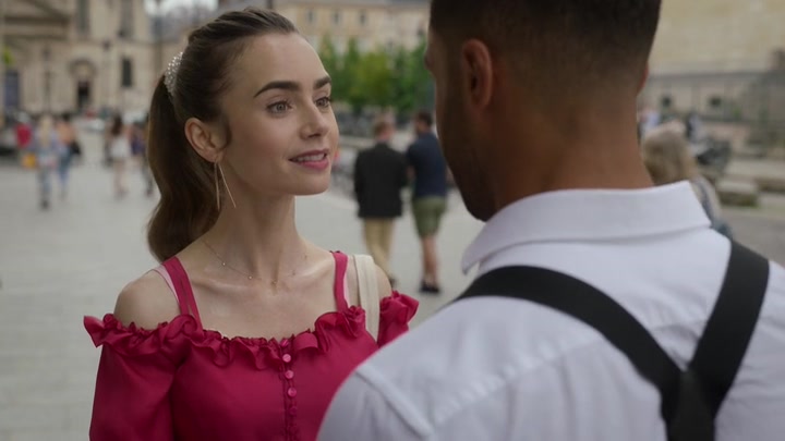 Emily_in_Paris_S02E07_WEBRip_x264-ION10_0989.jpg