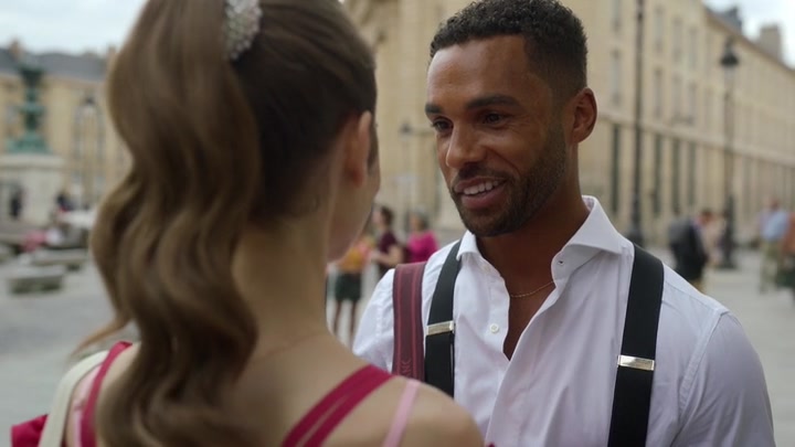 Emily_in_Paris_S02E07_WEBRip_x264-ION10_0993.jpg