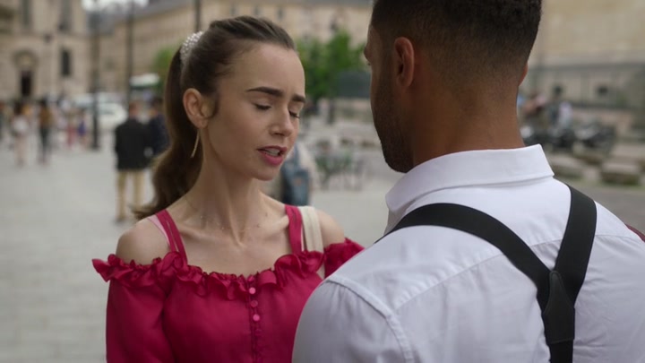 Emily_in_Paris_S02E07_WEBRip_x264-ION10_0999.jpg