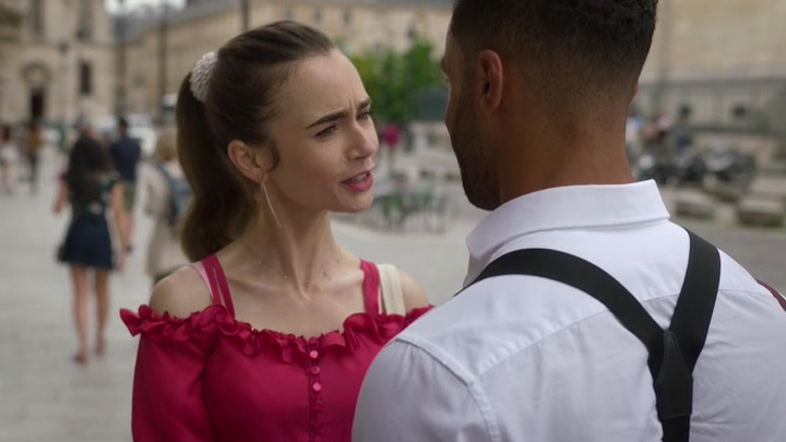 Emily_in_Paris_S02E07_WEBRip_x264-ION10_1005.jpg