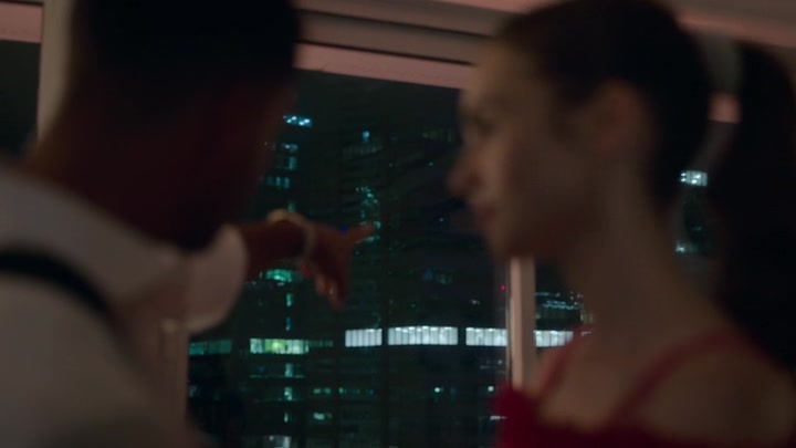 Emily_in_Paris_S02E07_WEBRip_x264-ION10_1059.jpg