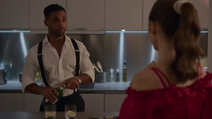 Emily_in_Paris_S02E07_WEBRip_x264-ION10_1090.jpg