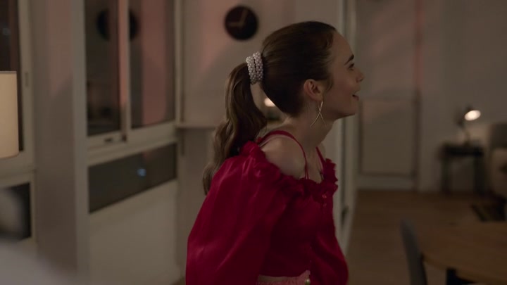 Emily_in_Paris_S02E07_WEBRip_x264-ION10_1097.jpg