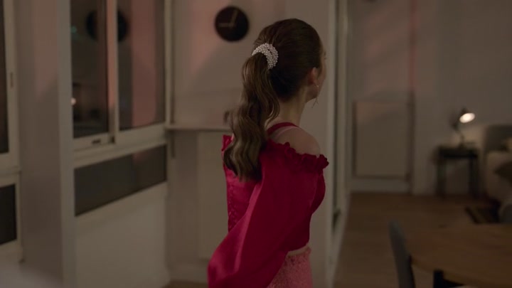 Emily_in_Paris_S02E07_WEBRip_x264-ION10_1098.jpg Emily_in_Paris_S02E07_WEBRip_x264-ION10_1098.jpg