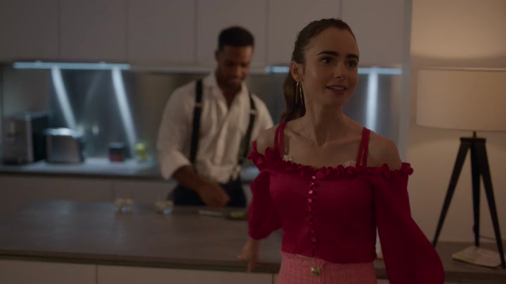 Emily_in_Paris_S02E07_WEBRip_x264-ION10_1099.jpg