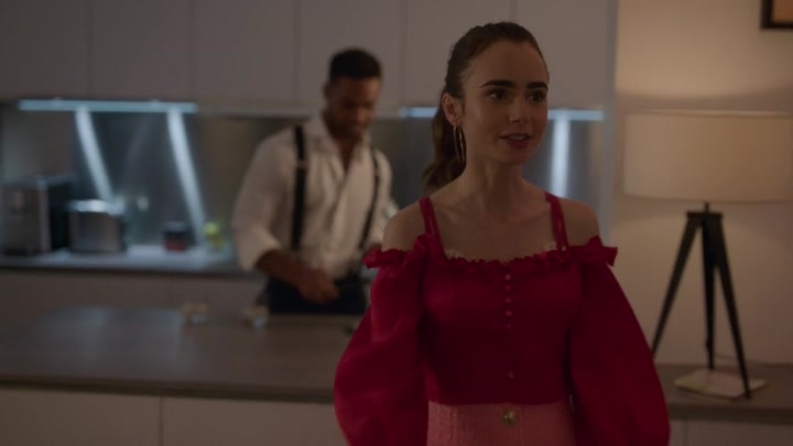 Emily_in_Paris_S02E07_WEBRip_x264-ION10_1100.jpg