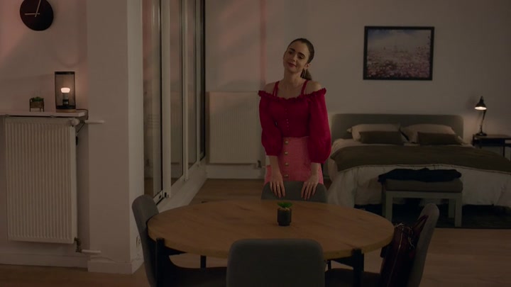 Emily_in_Paris_S02E07_WEBRip_x264-ION10_1109.jpg