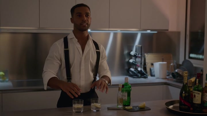 Emily_in_Paris_S02E07_WEBRip_x264-ION10_1113.jpg