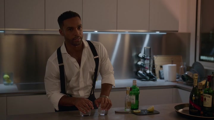 Emily_in_Paris_S02E07_WEBRip_x264-ION10_1117.jpg
