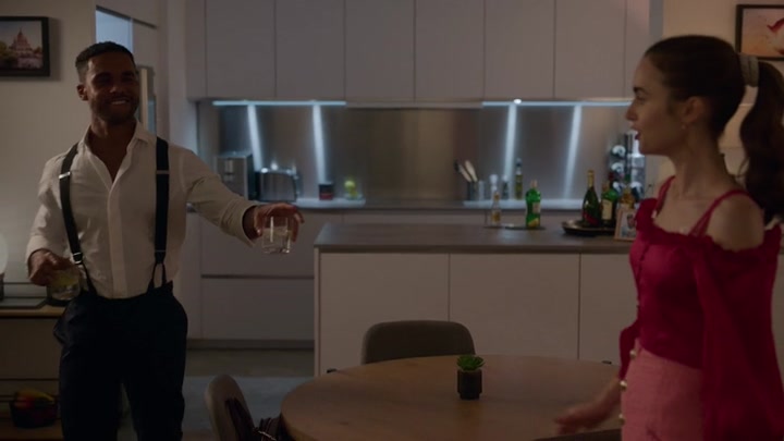 Emily_in_Paris_S02E07_WEBRip_x264-ION10_1126.jpg