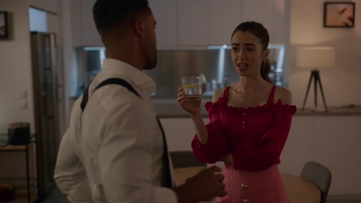 Emily_in_Paris_S02E07_WEBRip_x264-ION10_1131.jpg