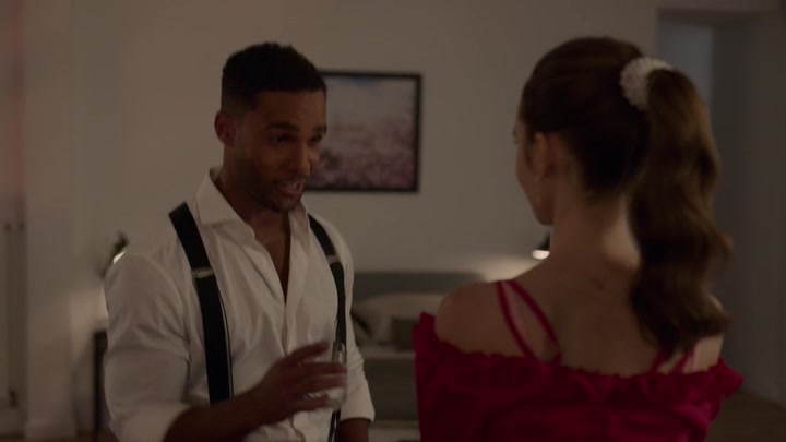Emily_in_Paris_S02E07_WEBRip_x264-ION10_1153.jpg