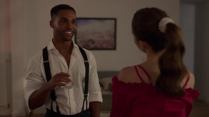 Emily_in_Paris_S02E07_WEBRip_x264-ION10_1159.jpg