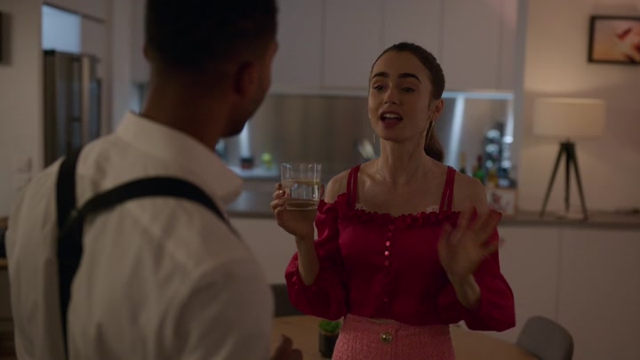 Emily_in_Paris_S02E07_WEBRip_x264-ION10_1161.jpg