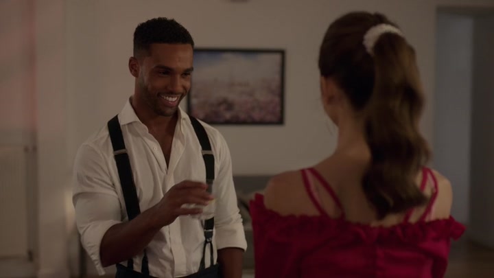 Emily_in_Paris_S02E07_WEBRip_x264-ION10_1169.jpg