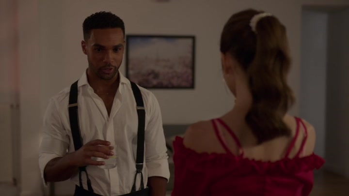 Emily_in_Paris_S02E07_WEBRip_x264-ION10_1176.jpg