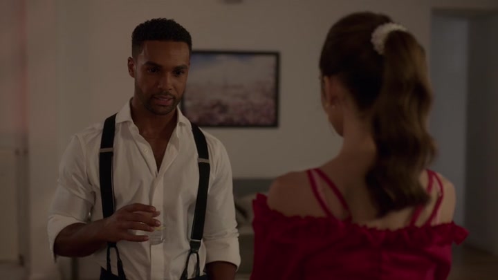Emily_in_Paris_S02E07_WEBRip_x264-ION10_1178.jpg