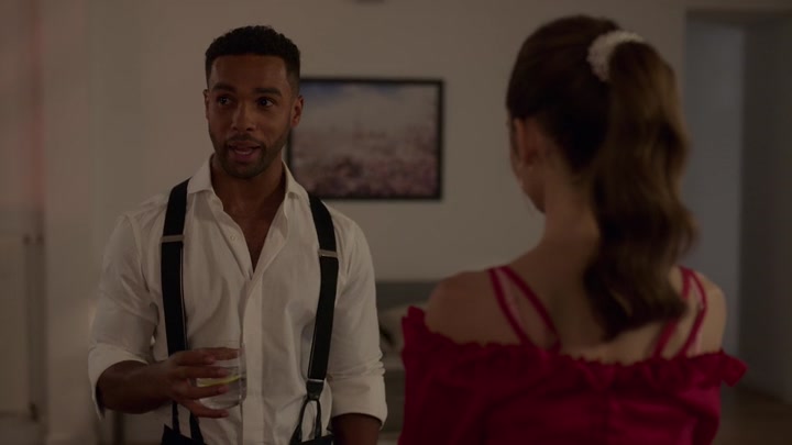 Emily_in_Paris_S02E07_WEBRip_x264-ION10_1182.jpg